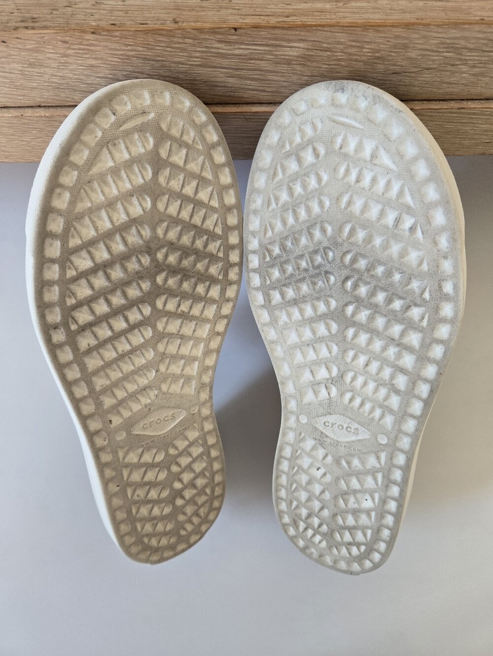 CROCS Women’s Navy Perforated Slip-On Loafers with White Sole 9 - Picture 4 of 9